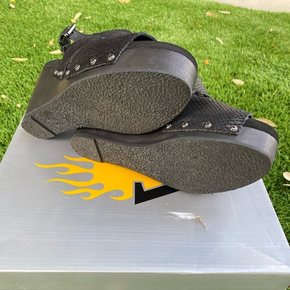 Volatile Black Wedge Shoes with Faux Snakeskin Design size 7 - Picture 3 of 5